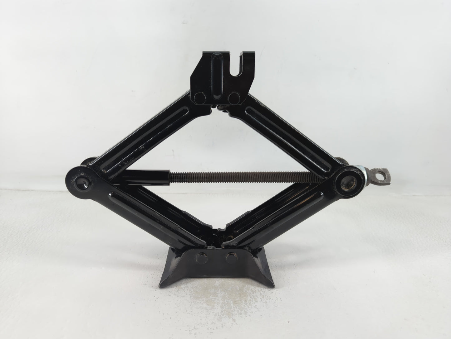2015 Hyundai Sonata Spare Scissor Car Jack 748746 - Oemusedautoparts1.com