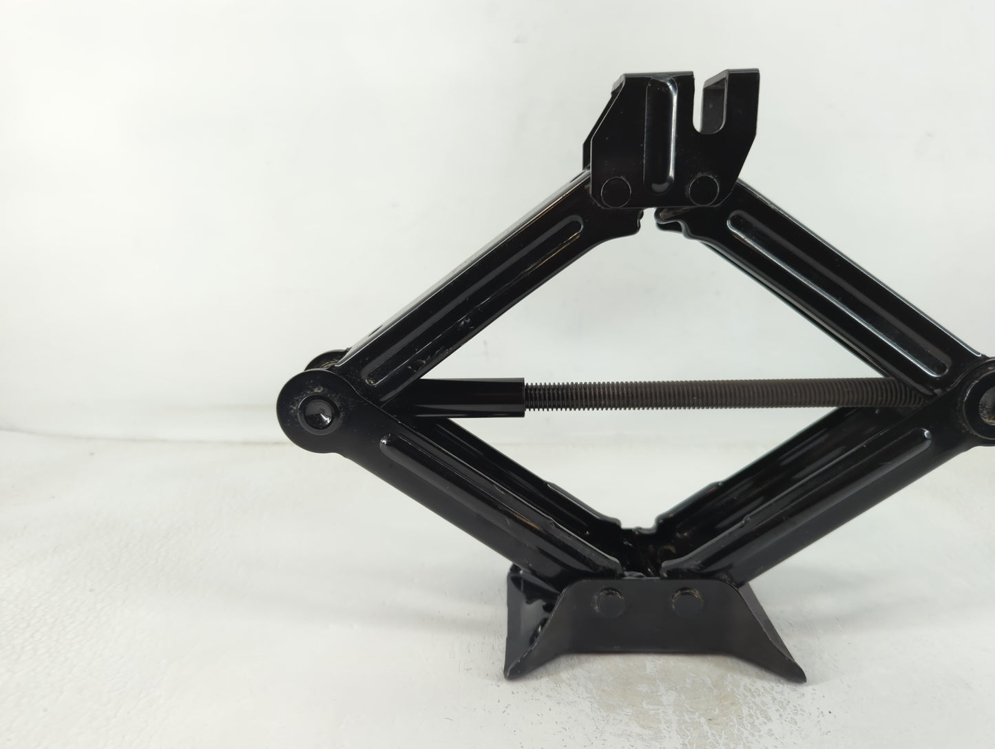 2015 Hyundai Sonata Spare Scissor Car Jack 748746 - Oemusedautoparts1.com