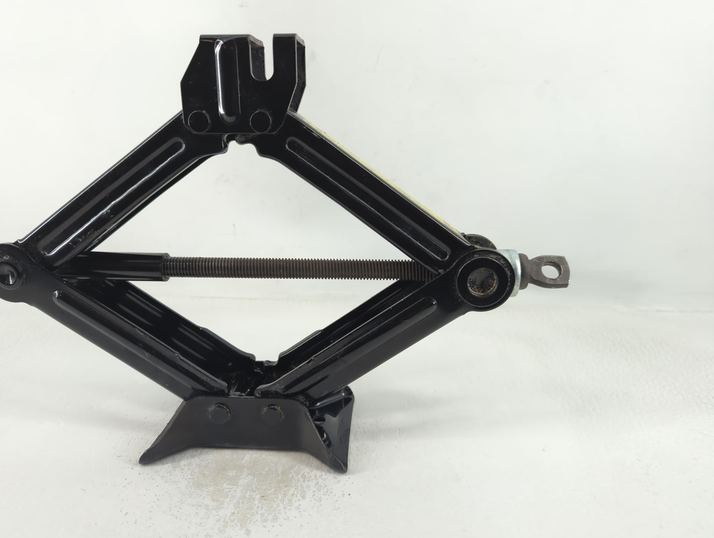 2015 Hyundai Sonata Spare Scissor Car Jack 748746 - Oemusedautoparts1.com