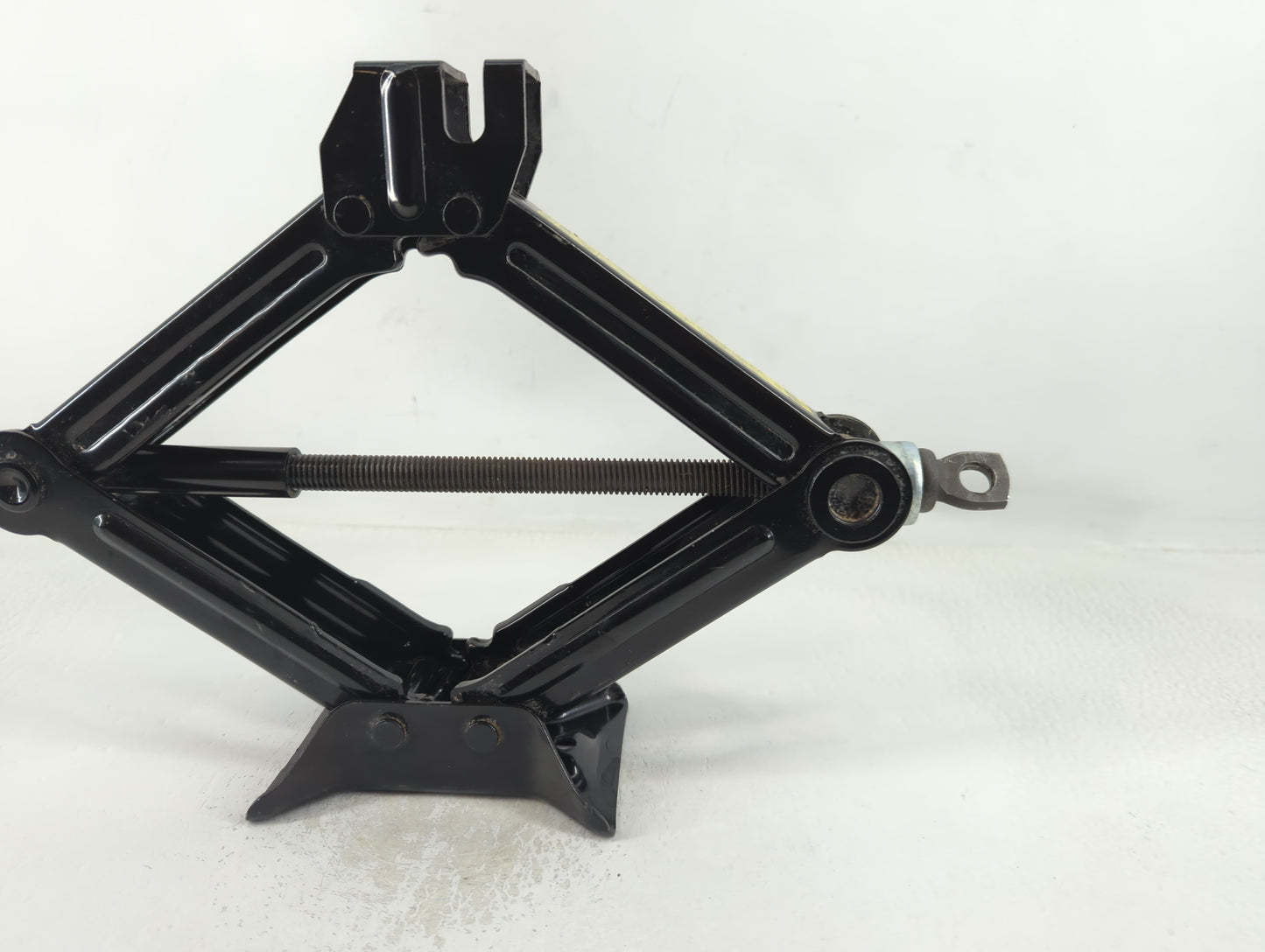 2015 Hyundai Sonata Spare Scissor Car Jack 748746 - Oemusedautoparts1.com