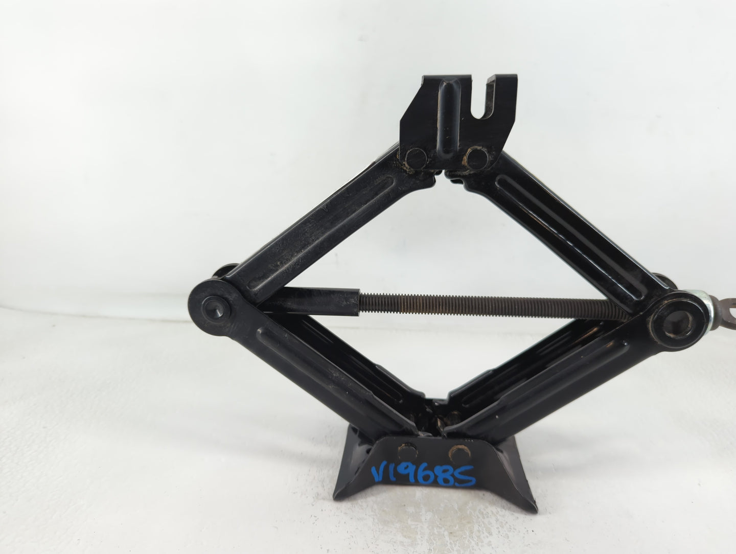 2015 Hyundai Sonata Spare Scissor Car Jack 748783 - Oemusedautoparts1.com