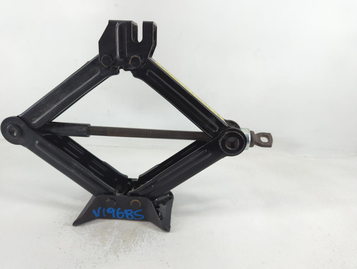 2015 Hyundai Sonata Spare Scissor Car Jack 748783 - Oemusedautoparts1.com