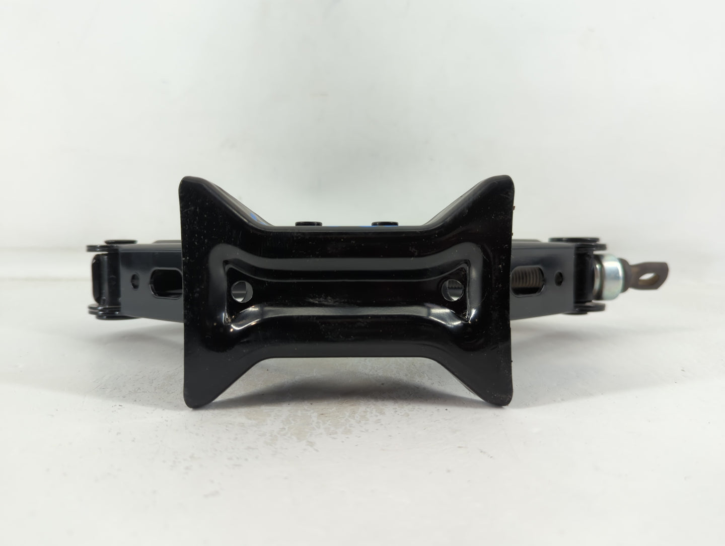 2015 Hyundai Sonata Spare Scissor Car Jack 748783 - Oemusedautoparts1.com
