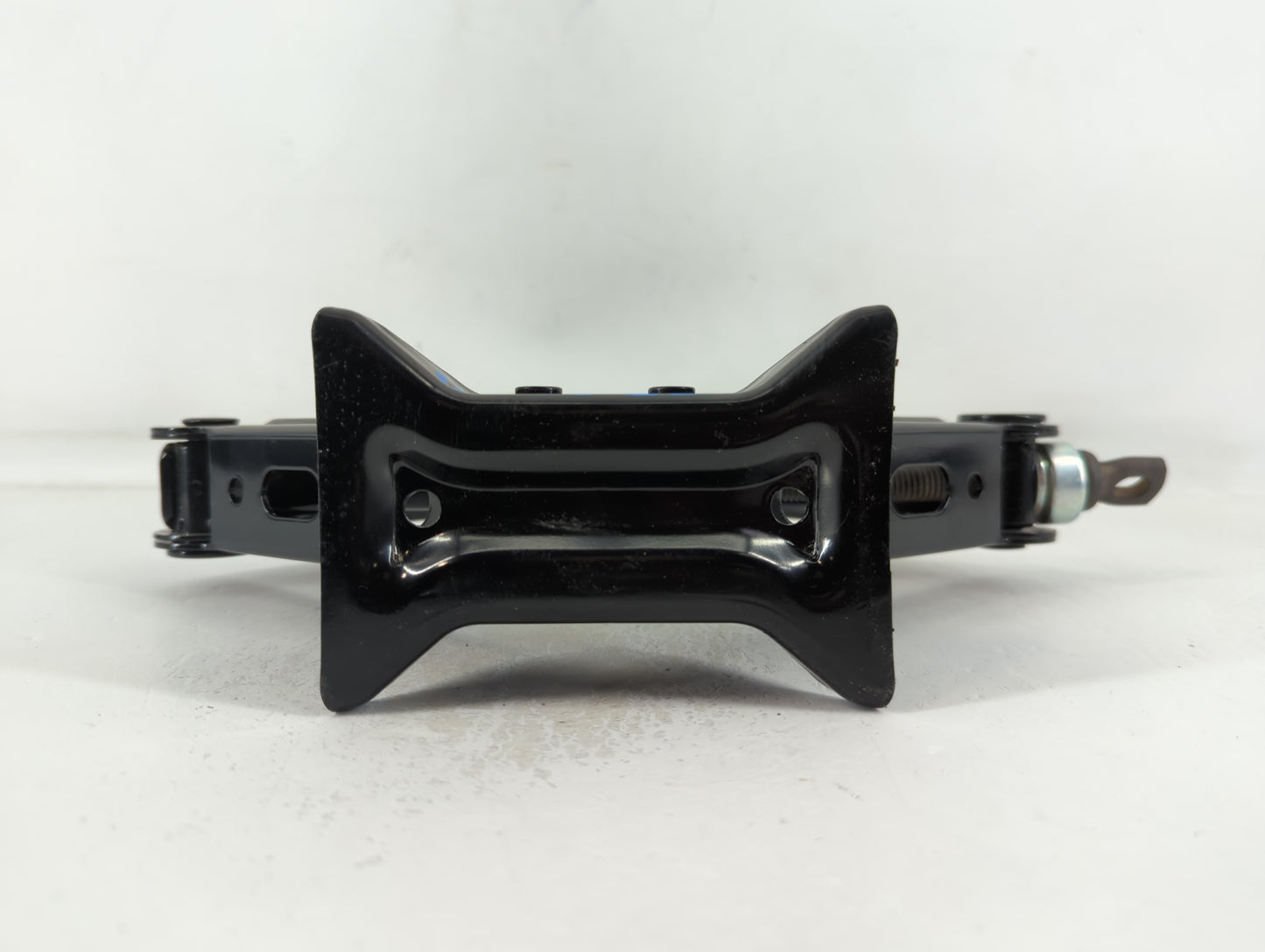 2015 Hyundai Sonata Spare Scissor Car Jack 748783 - Oemusedautoparts1.com