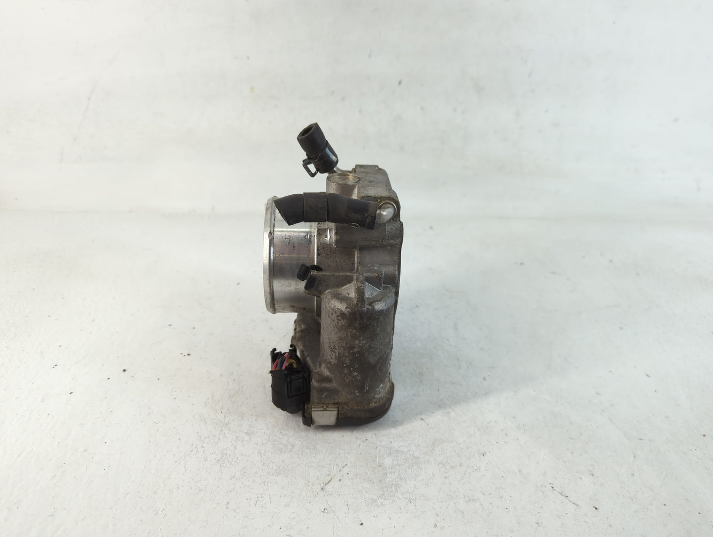 2015-2019 Hyundai Sonata Throttle Body P/N:35100-2G600 Fits Fits 2015 2016 2017 2018 2019 2020 2021 OEM Used Auto Parts - Oe