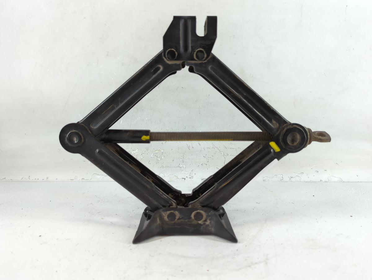 2015 Hyundai Sonata Spare Scissor Car Jack 757480 - Oemusedautoparts1.com