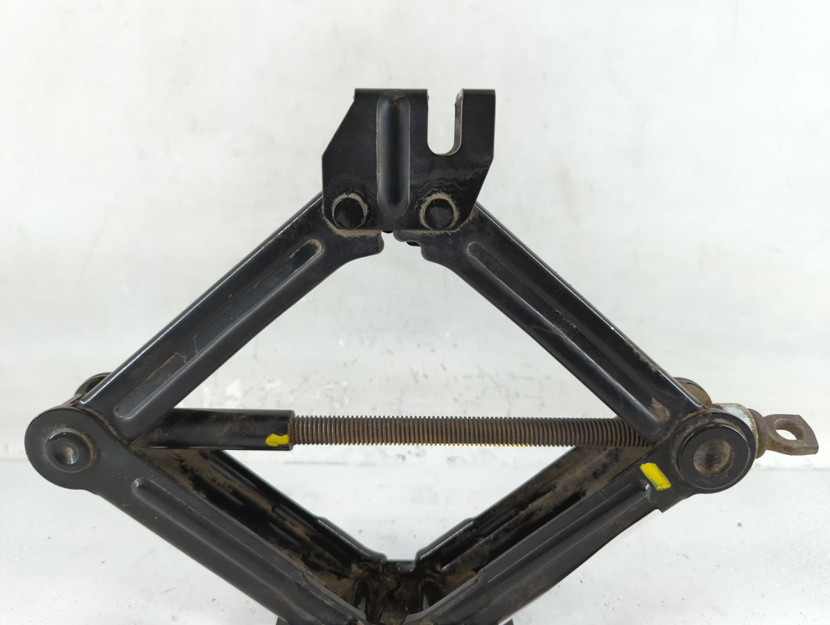 2015 Hyundai Sonata Spare Scissor Car Jack 757480 - Oemusedautoparts1.com