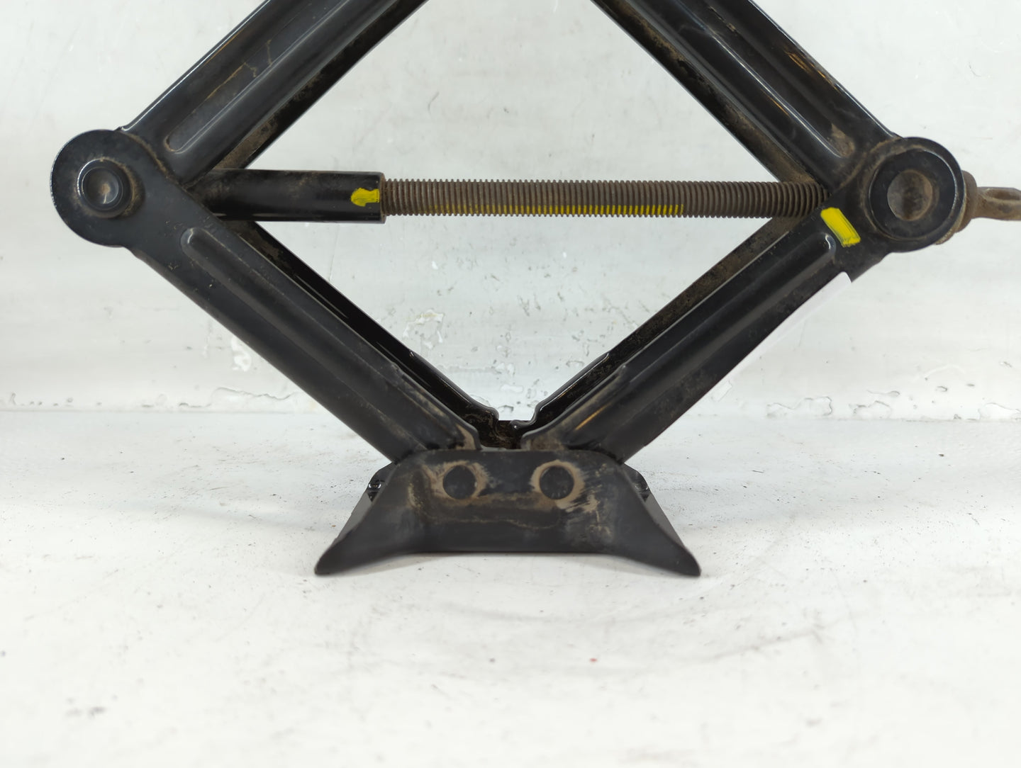 2015 Hyundai Sonata Spare Scissor Car Jack - Oemusedautoparts1.com