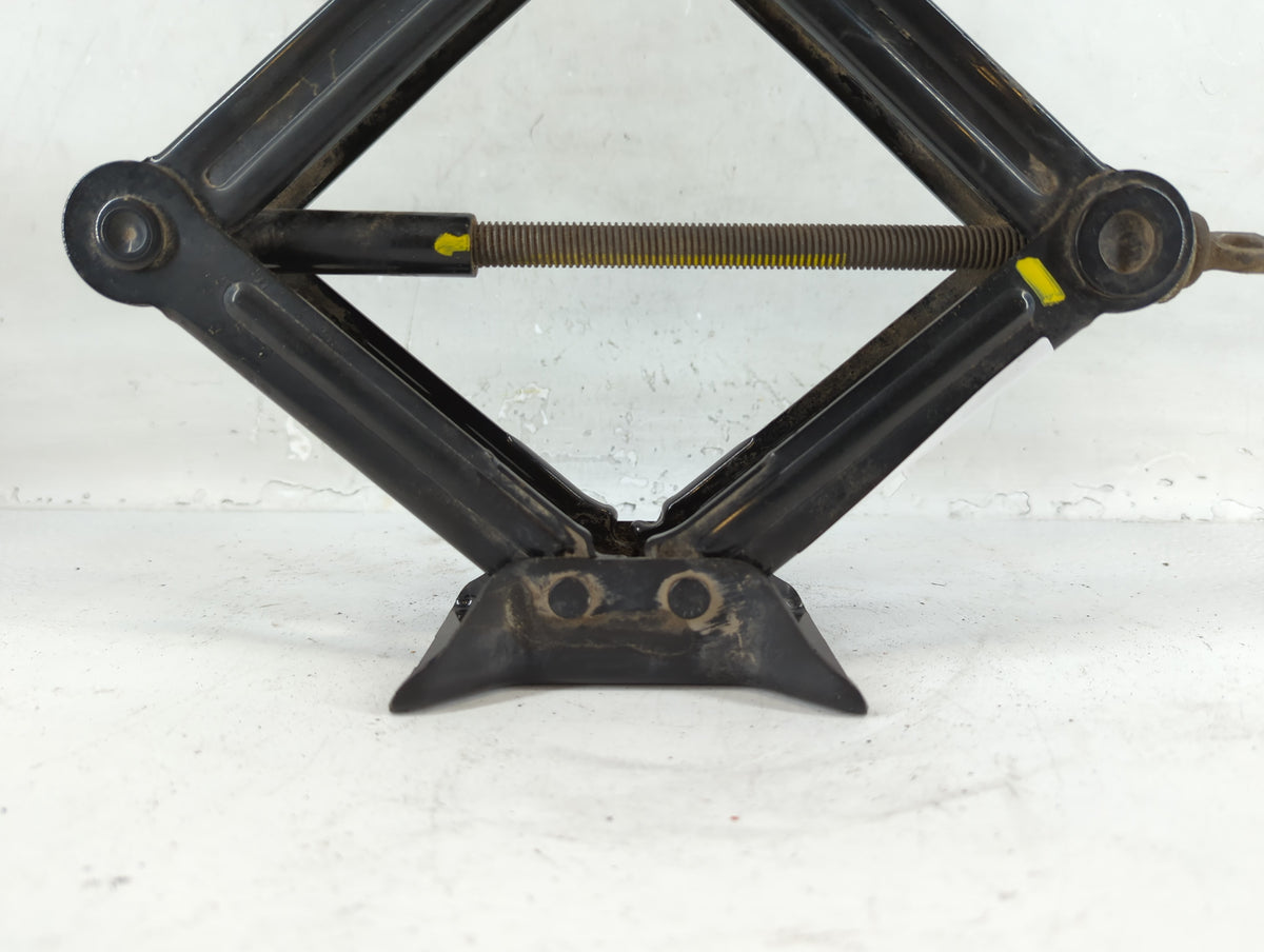 2015 Hyundai Sonata Spare Scissor Car Jack 757480 - Oemusedautoparts1.com