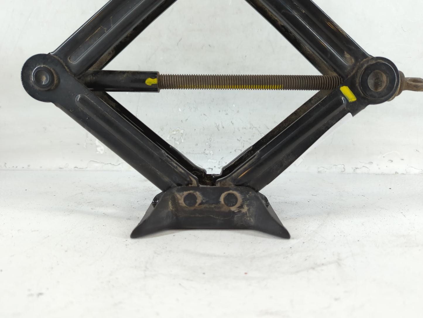 2015 Hyundai Sonata Spare Scissor Car Jack 757480 - Oemusedautoparts1.com