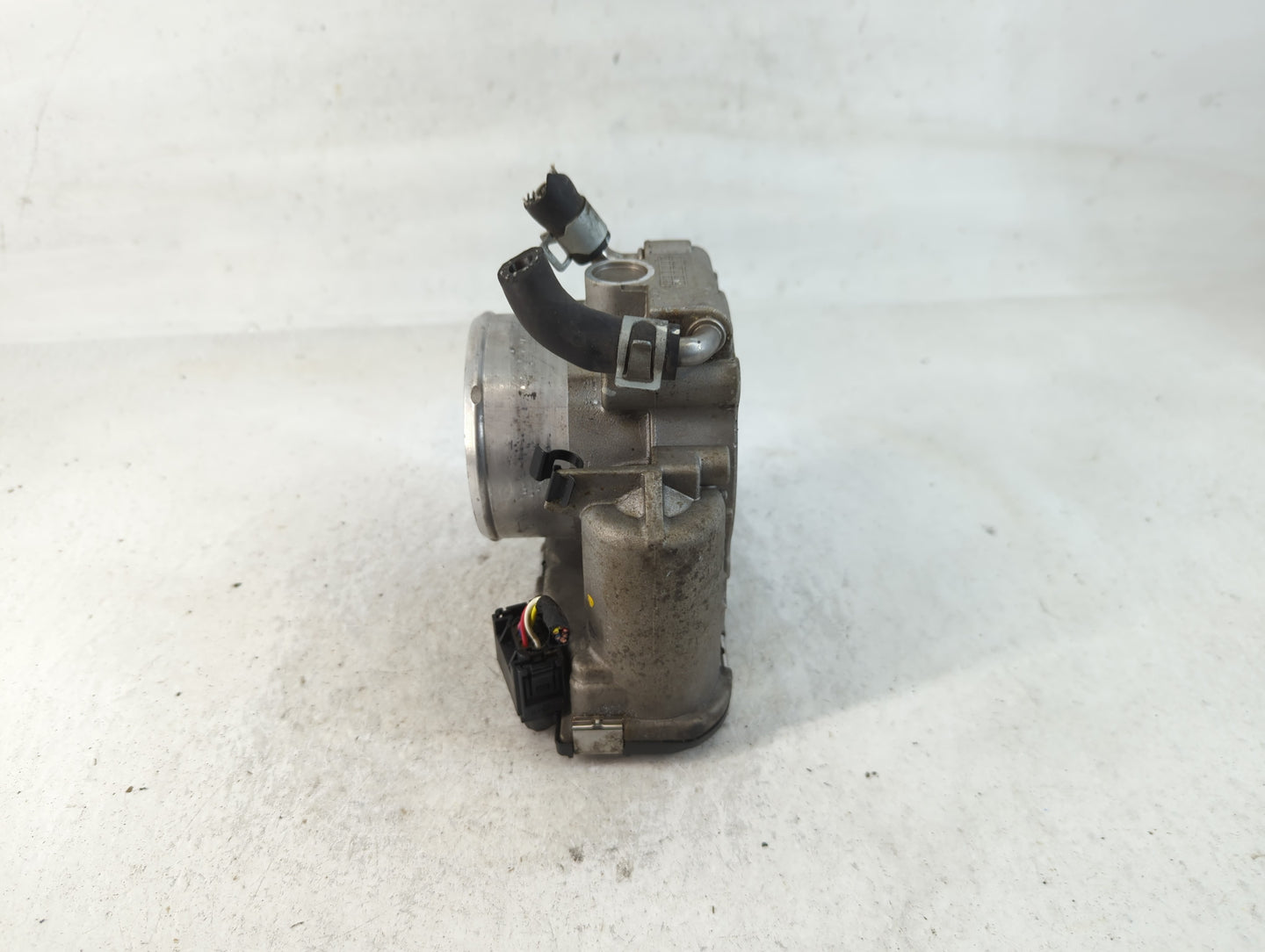 2015-2019 Hyundai Sonata Throttle Body P/N:35100-2G600 Fits Fits 2015 2016 2017 2018 2019 2020 2021 OEM Used Auto Parts - Oe