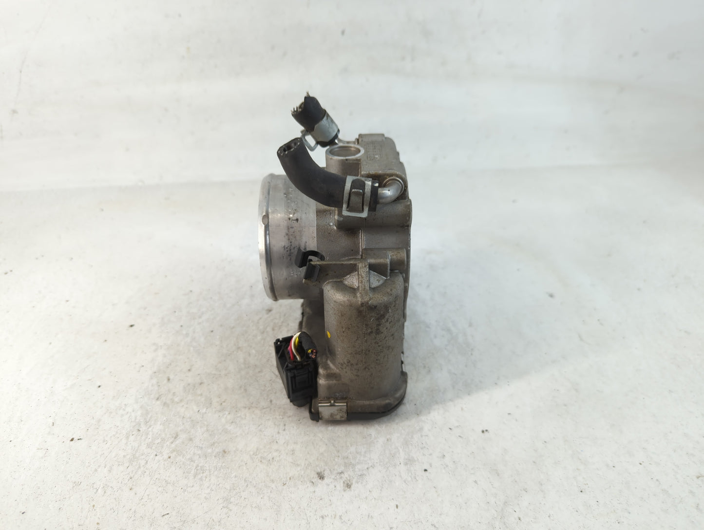 2015-2019 Hyundai Sonata Throttle Body P/N:35100-2G600 Fits Fits 2015 2016 2017 2018 2019 2020 2021 OEM Used Auto Parts - Oe