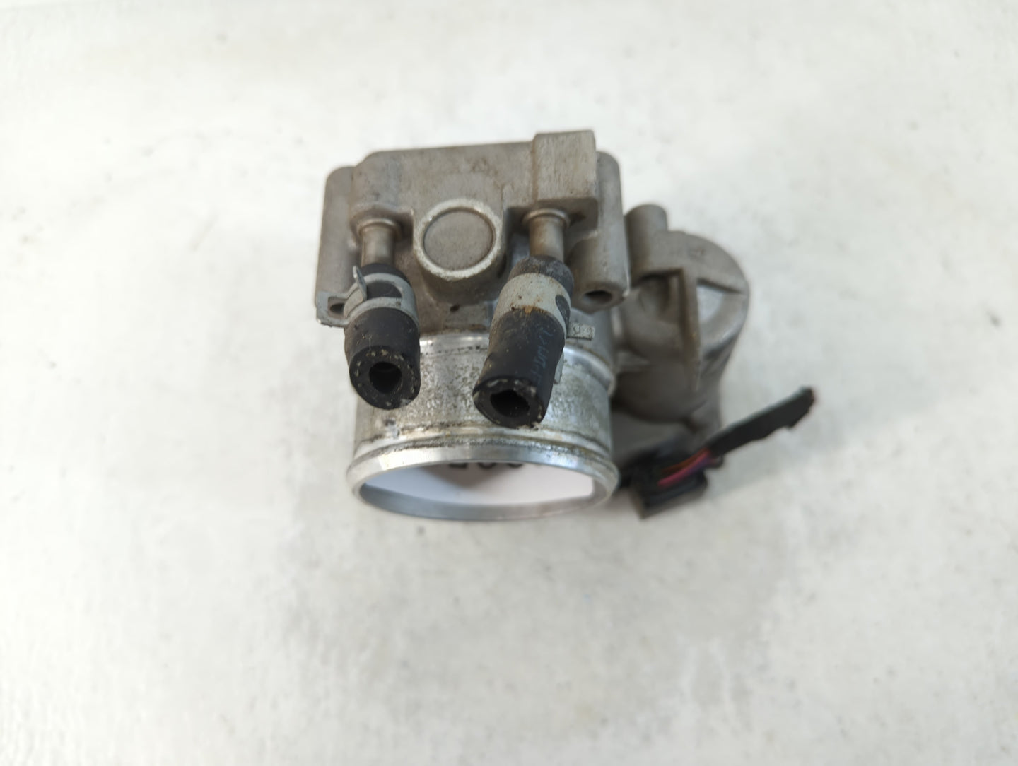2015-2019 Hyundai Sonata Throttle Body P/N:35100-2G610 Fits Fits 2015 2016 2017 2018 2019 2020 2021 OEM Used Auto Parts - Oe