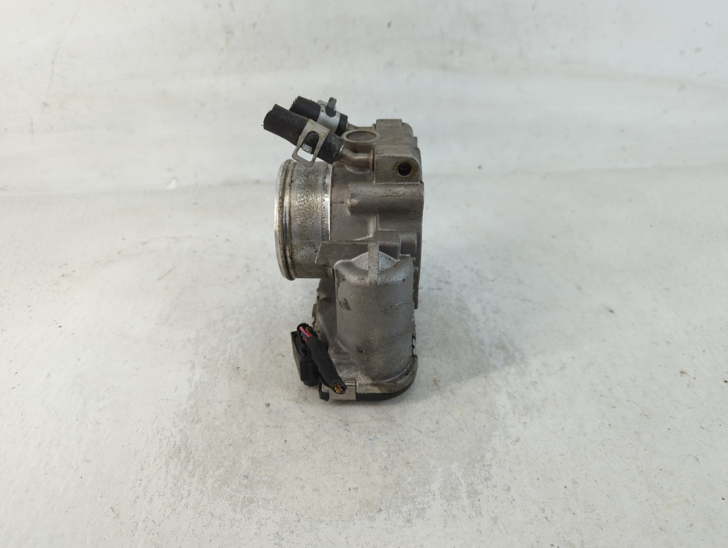 2015-2019 Hyundai Sonata Throttle Body P/N:35100-2G610 Fits Fits 2015 2016 2017 2018 2019 2020 2021 OEM Used Auto Parts - Oe