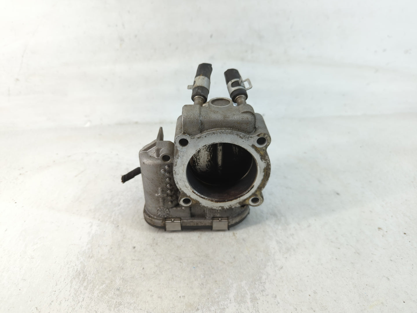 2015-2019 Hyundai Sonata Throttle Body P/N:35100-2G610 Fits Fits 2015 2016 2017 2018 2019 2020 2021 OEM Used Auto Parts - Oe