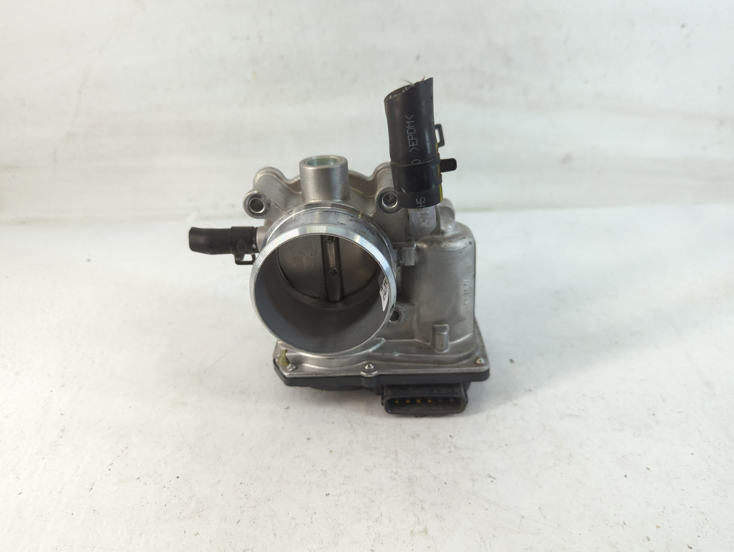 2015-2019 Hyundai Sonata Throttle Body P/N:35100-2B340 Fits Fits 2015 2016 2017 2018 2019 2020 2021 2022 OEM Used Auto Parts