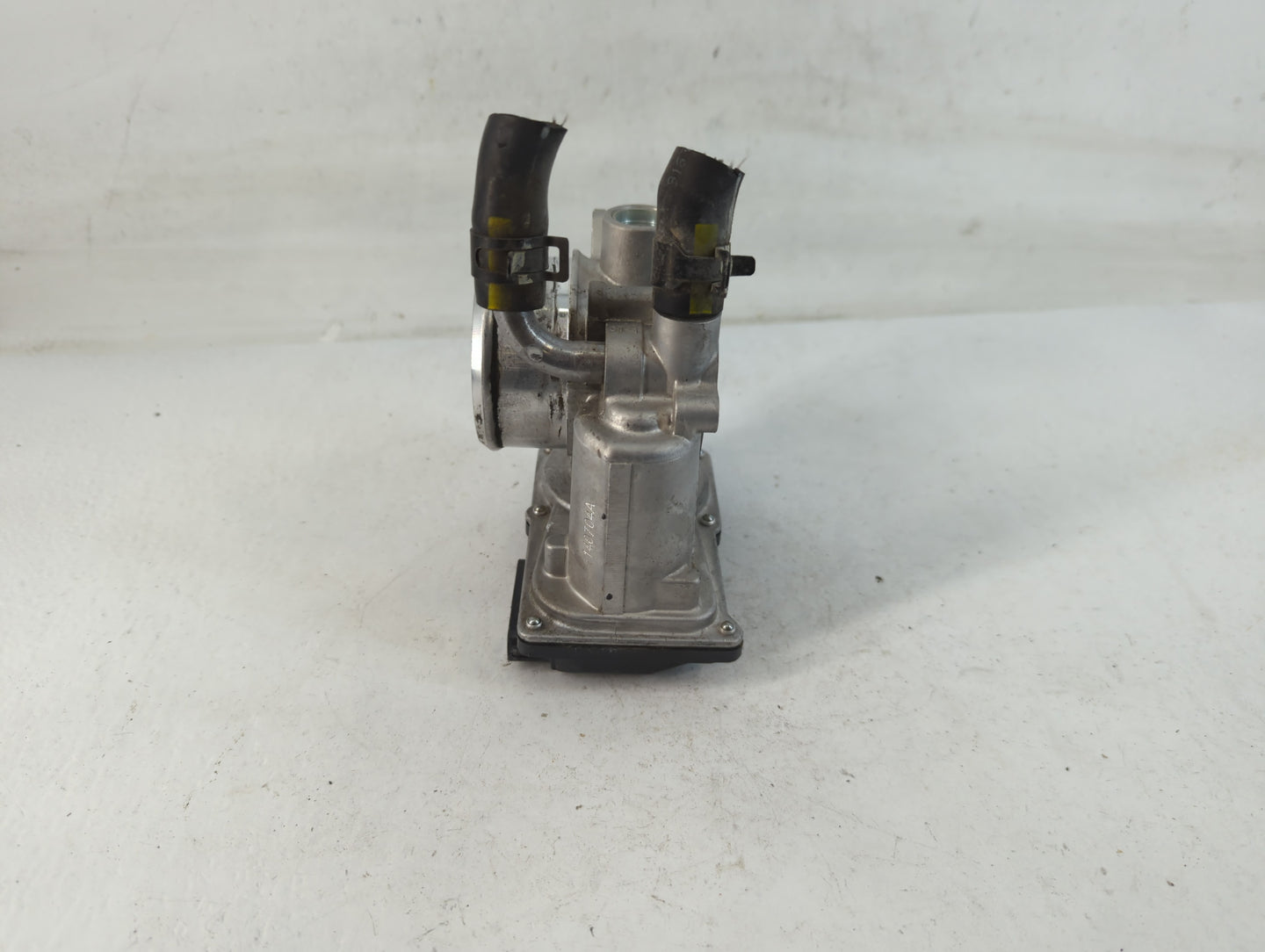 2015-2019 Hyundai Sonata Throttle Body P/N:35100-2B340 Fits Fits 2015 2016 2017 2018 2019 2020 2021 2022 OEM Used Auto Parts