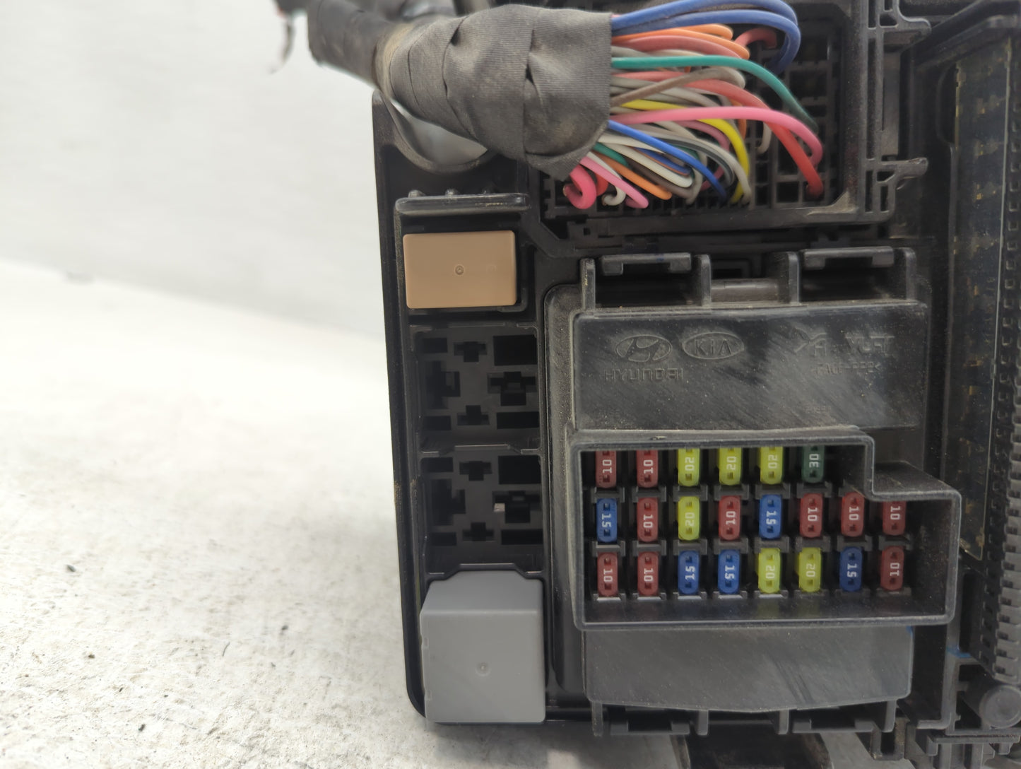 2015 Hyundai Sonata Fusebox Fuse Box Panel Relay Module P/N:9423-0102-7 Fits OEM Used Auto Parts - Oemusedautoparts1.com