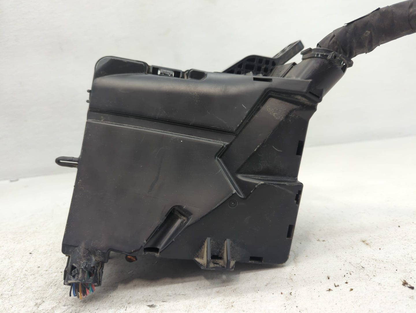 2015 Hyundai Sonata Fusebox Fuse Box Panel Relay Module P/N:9423-0102-7 Fits OEM Used Auto Parts - Oemusedautoparts1.com
