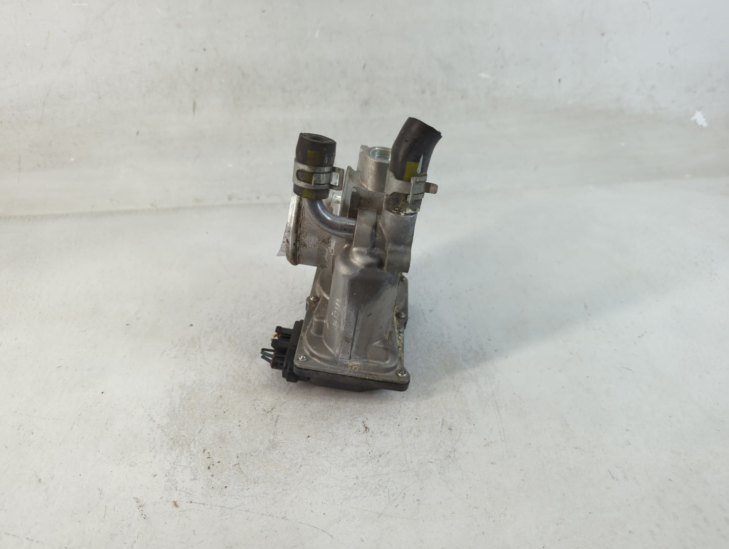 2015-2019 Hyundai Sonata Throttle Body P/N:35100-2B340 Fits Fits 2015 2016 2017 2018 2019 2020 2021 2022 OEM Used Auto Parts
