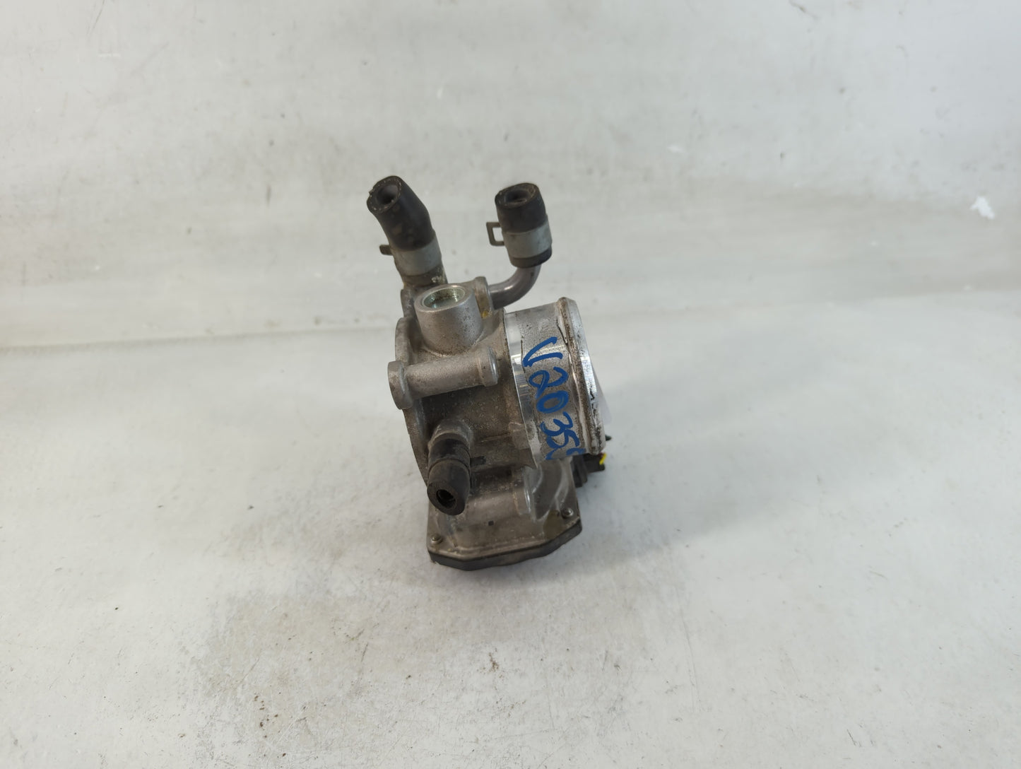 2015-2019 Hyundai Sonata Throttle Body P/N:35100-2B340 Fits Fits 2015 2016 2017 2018 2019 2020 2021 2022 OEM Used Auto Parts