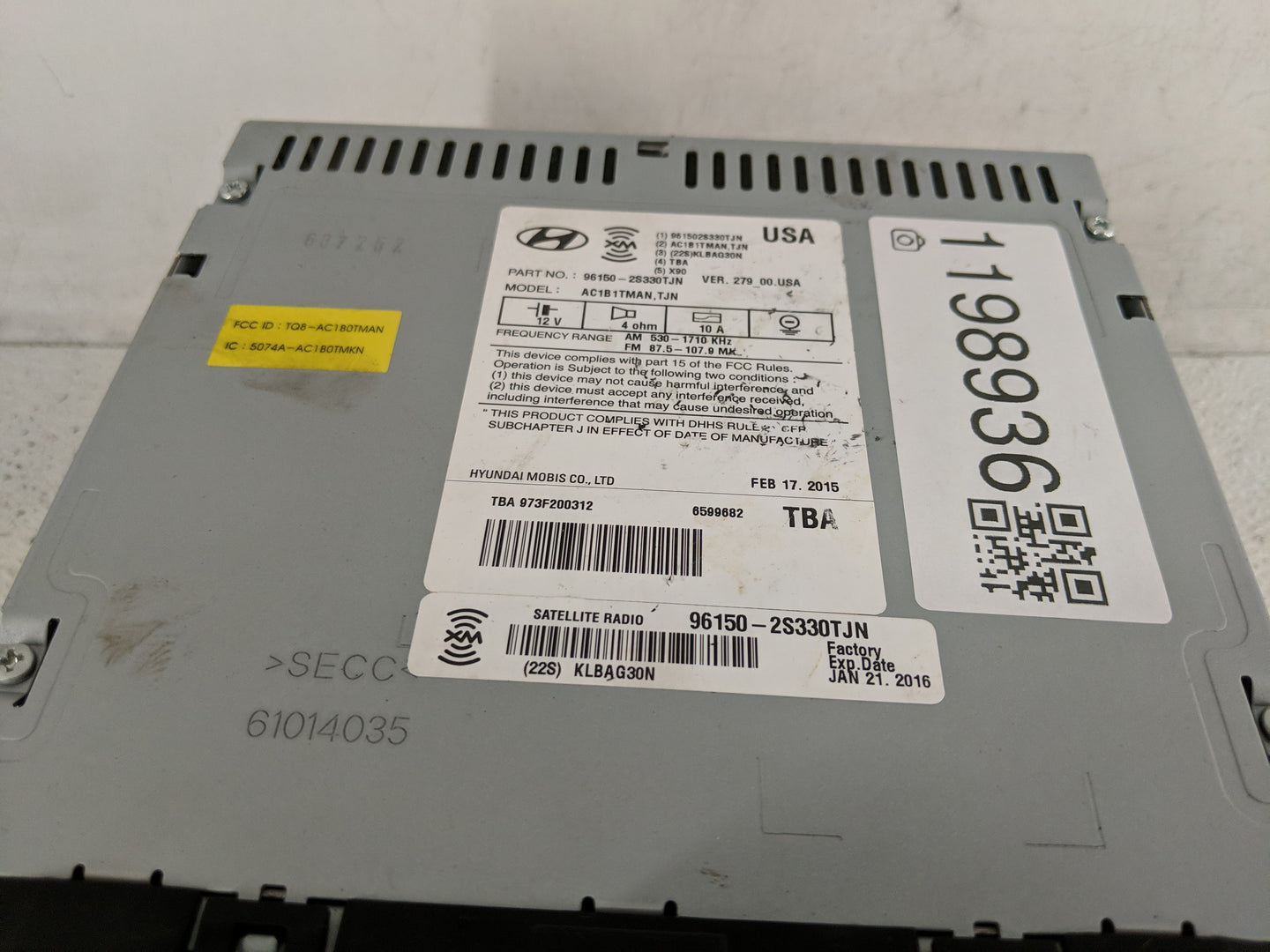 2014-2015 Hyundai Tucson Radio AM FM Cd Player Receiver Replacement P/N:96150-2S330TJN Fits Fits 2014 2015 OEM Used Auto Par