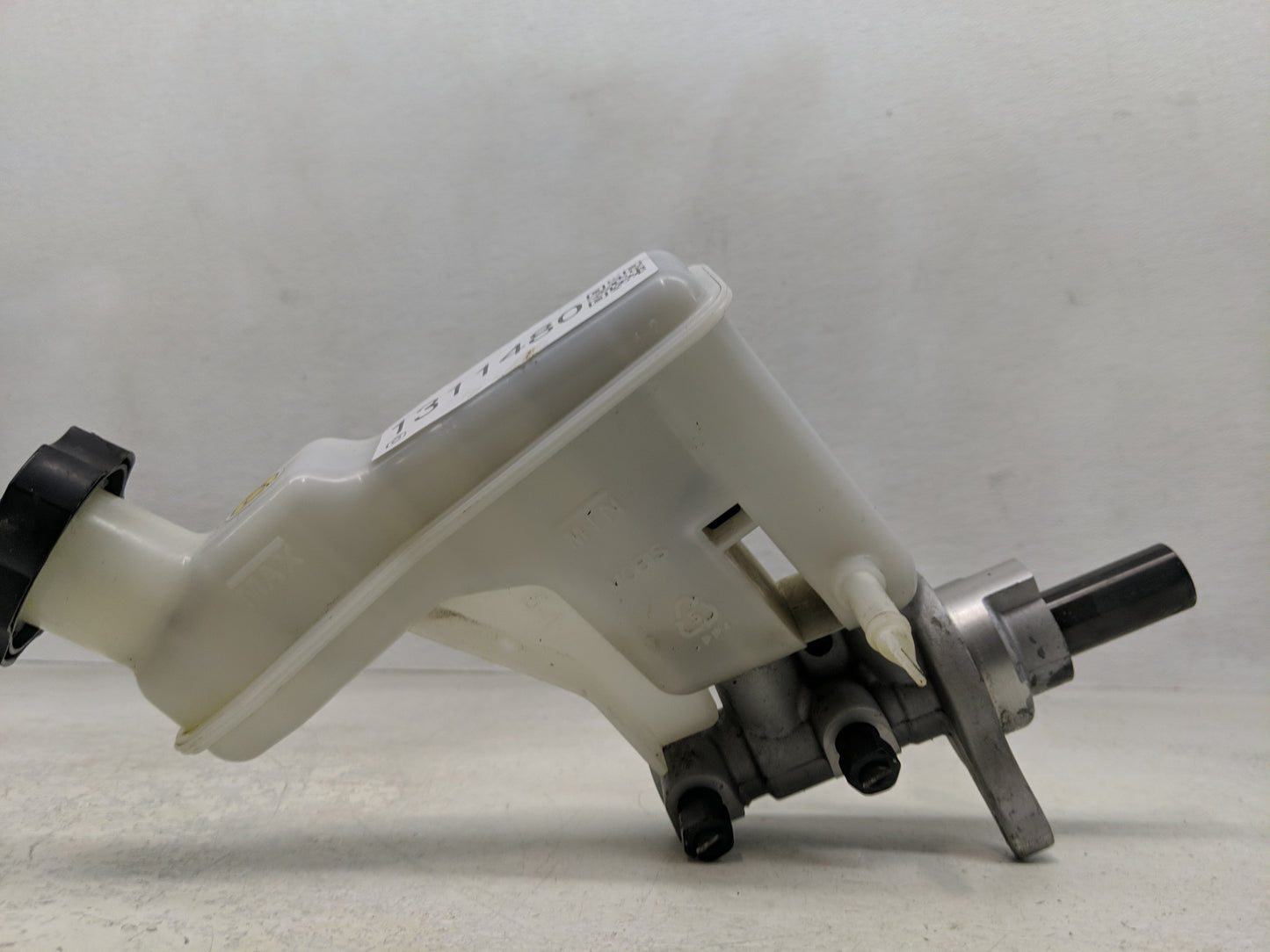 2010-2015 Hyundai Tucson Brake Master Cylinder - Oemusedautoparts1.com