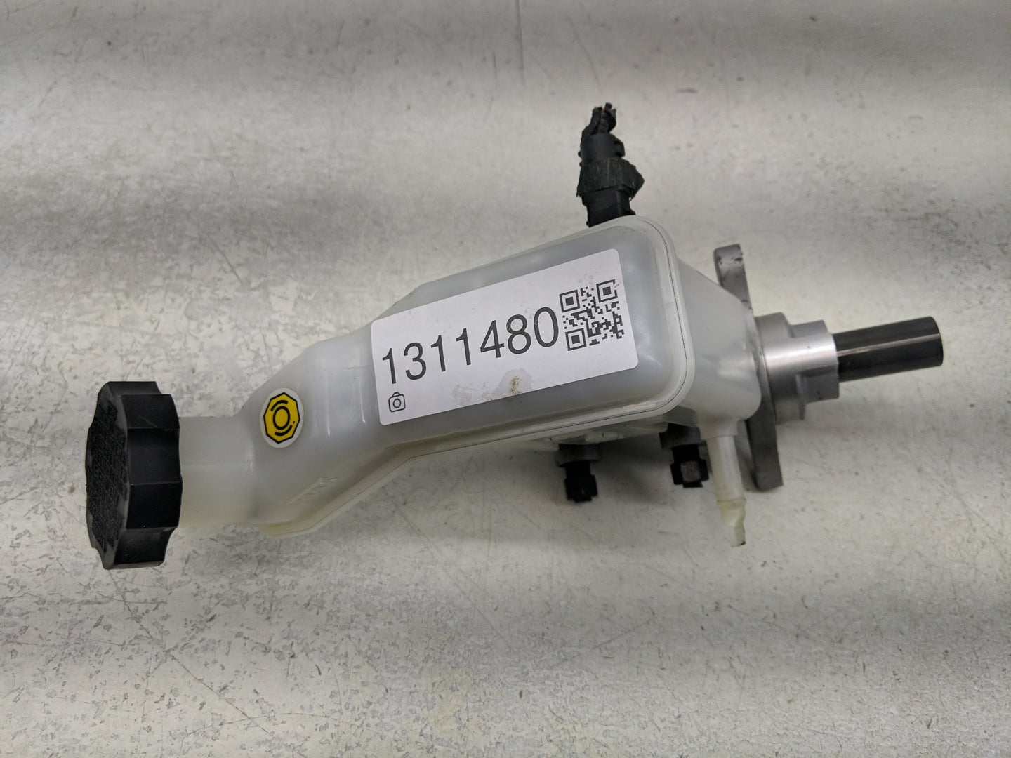 2010-2015 Hyundai Tucson Brake Master Cylinder - Oemusedautoparts1.com