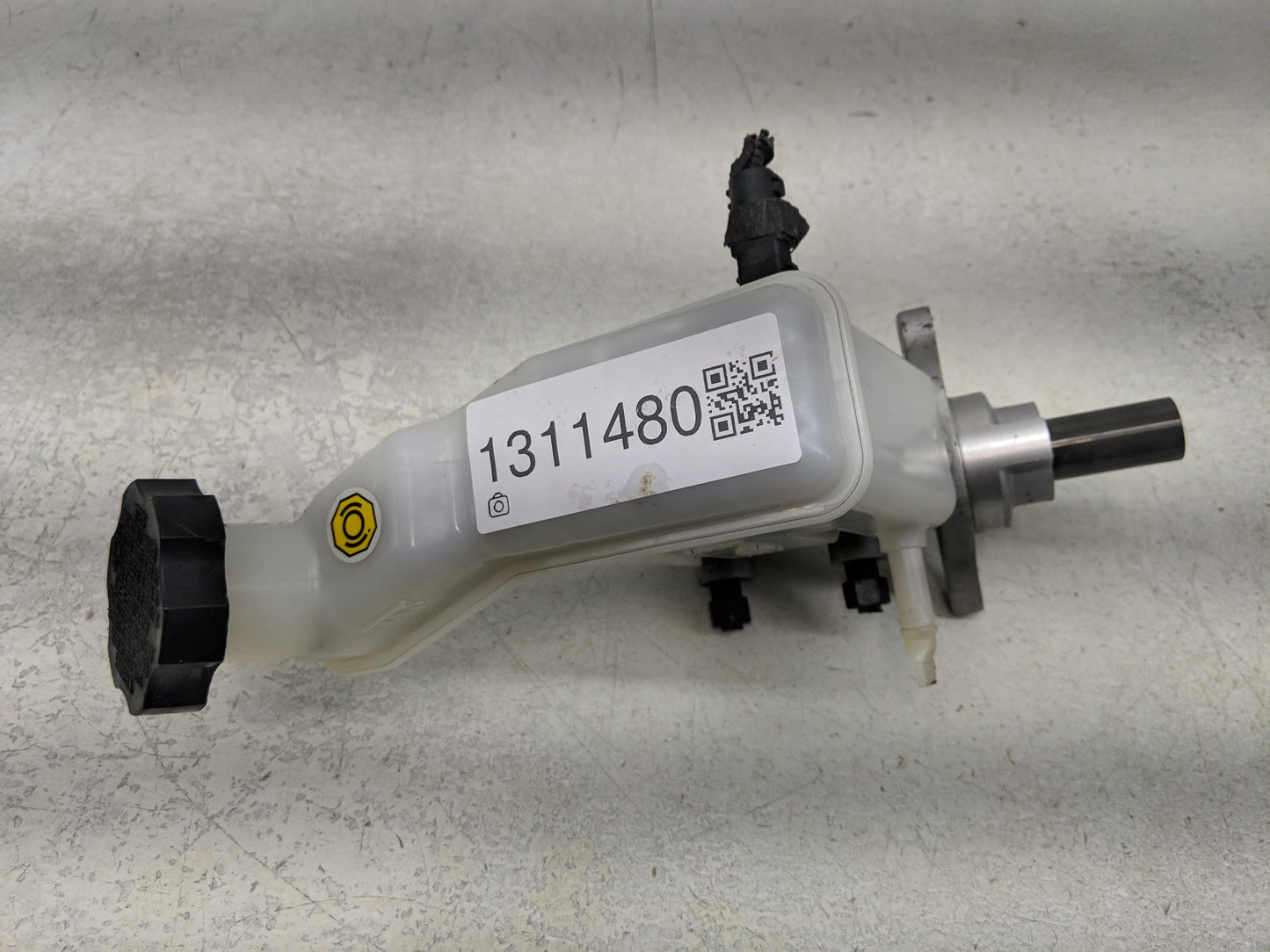 2010-2015 Hyundai Tucson Brake Master Cylinder - Oemusedautoparts1.com