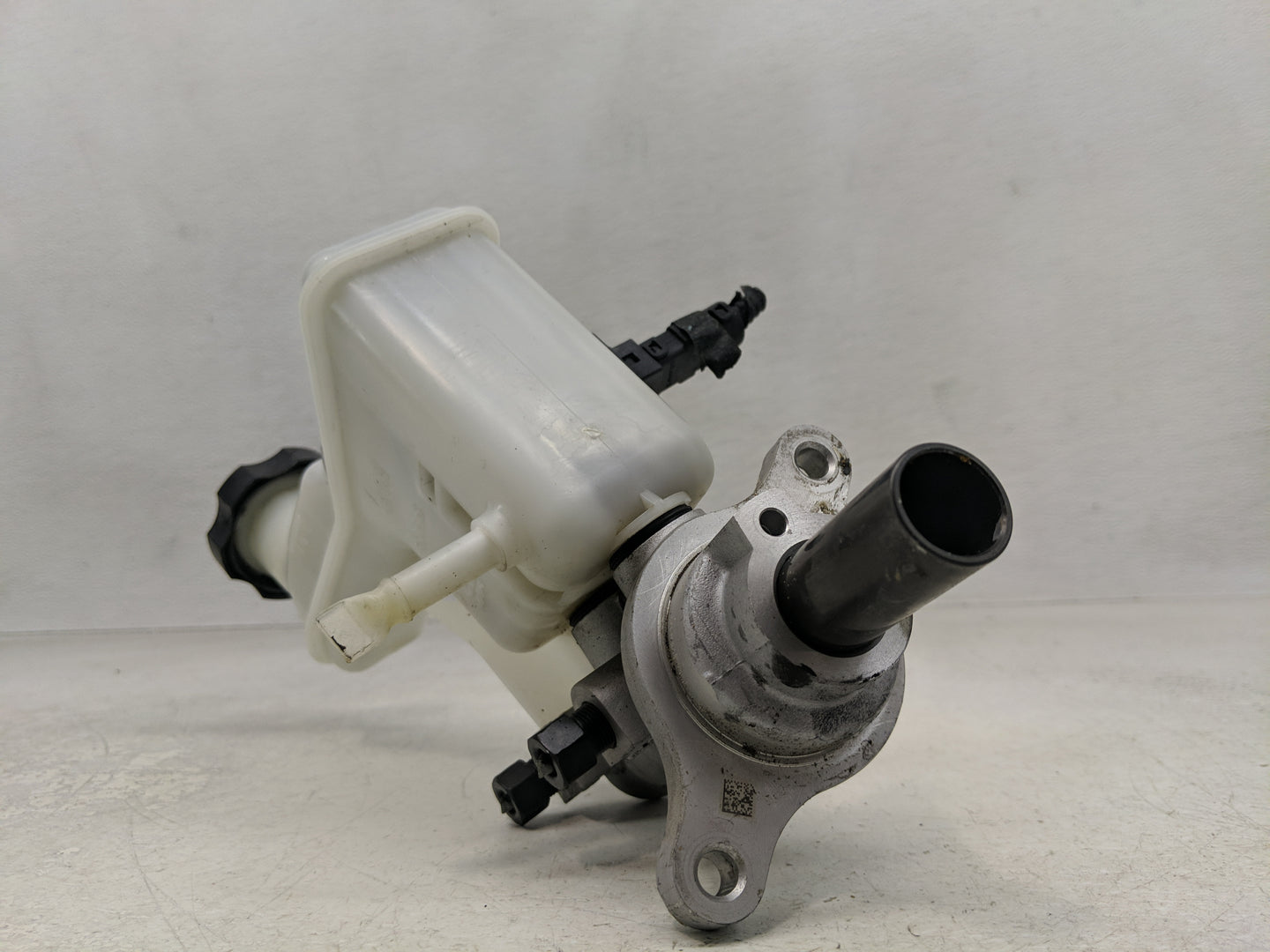 2010-2015 Hyundai Tucson Brake Master Cylinder - Oemusedautoparts1.com
