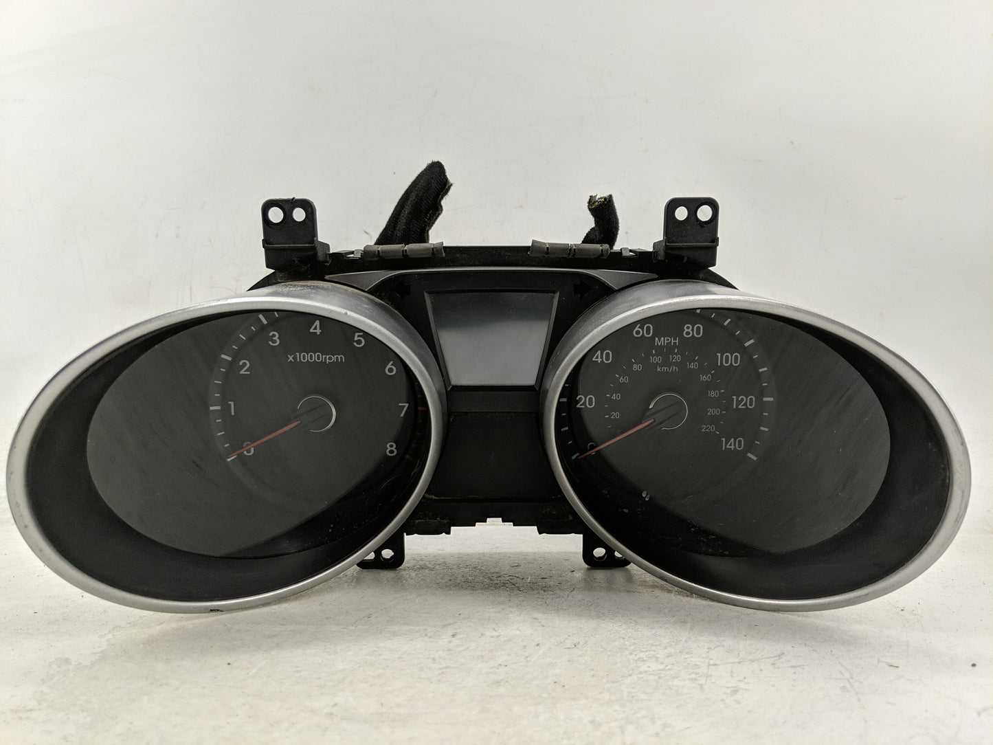 2014-2015 Hyundai Tucson Instrument Cluster Speedometer Gauges P/N:94011-2S020 Fits Fits 2014 2015 OEM Used Auto Parts - Oem