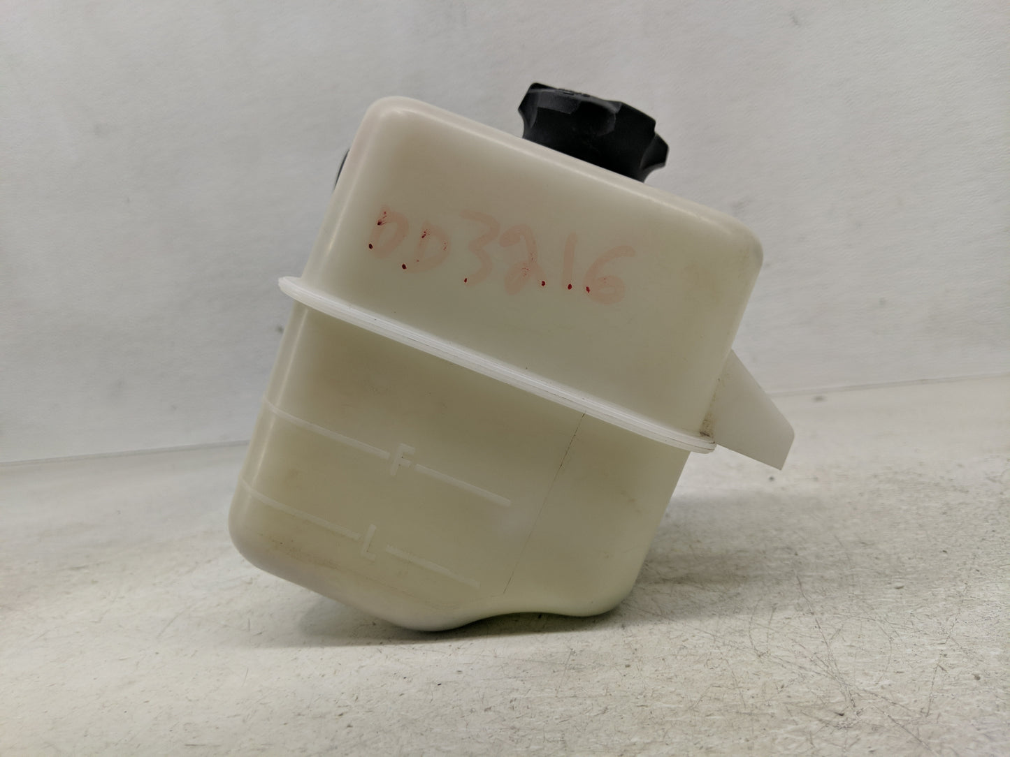 2014-2015 Hyundai Tucson Windshield Washer Fluid Reservoir Bottle Oem - Oemusedautoparts1.com