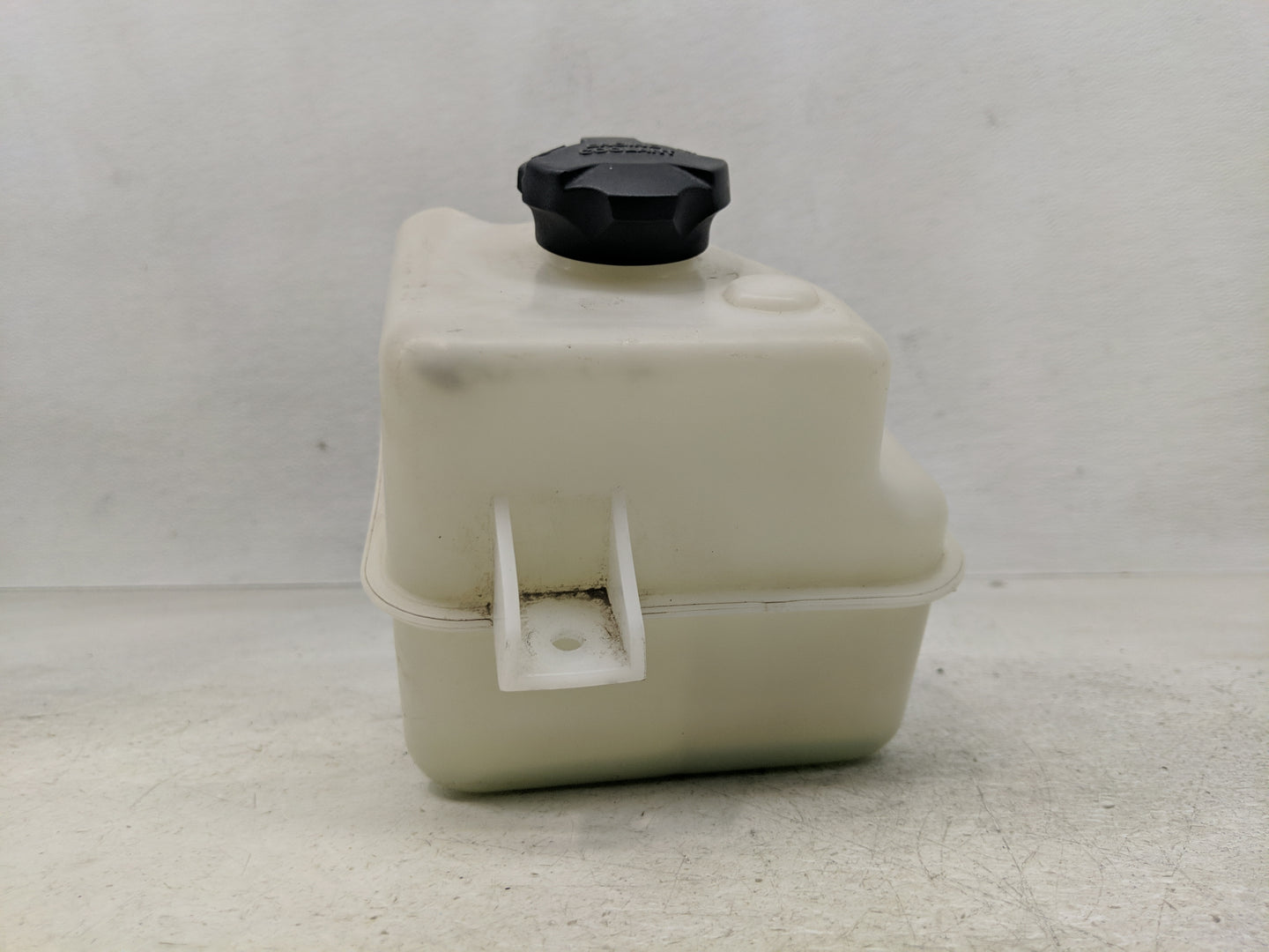 2014-2015 Hyundai Tucson Windshield Washer Fluid Reservoir Bottle Oem - Oemusedautoparts1.com