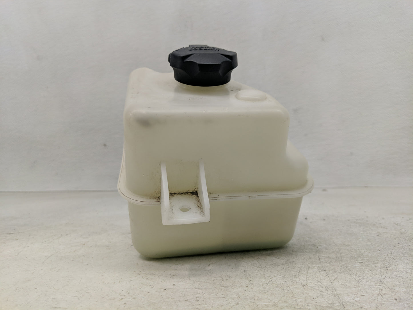 2014-2015 Hyundai Tucson Windshield Washer Fluid Reservoir Bottle Oem - Oemusedautoparts1.com