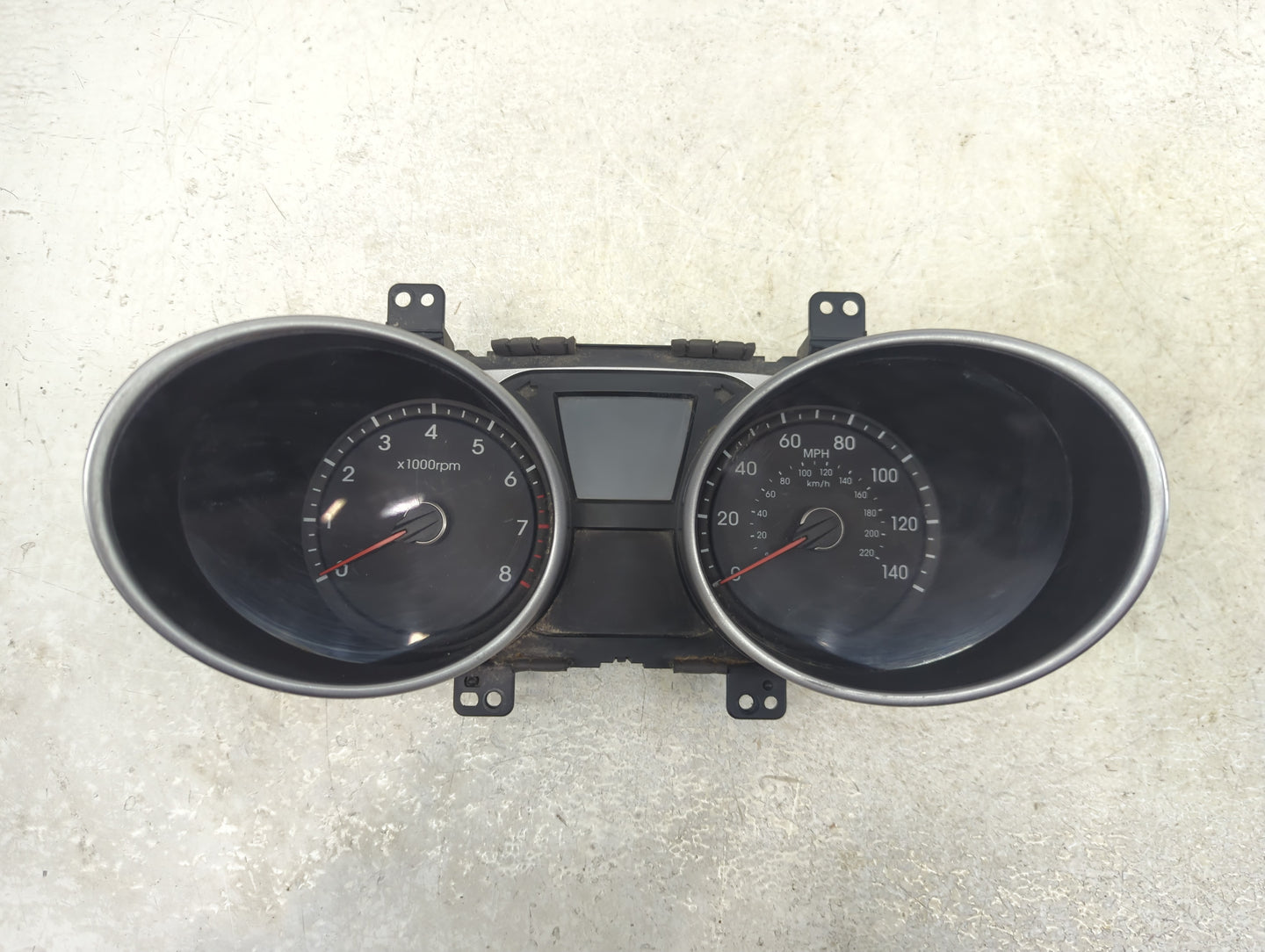 2014-2015 Hyundai Tucson Instrument Cluster Speedometer Gauges P/N:94011-2S080 Fits Fits 2014 2015 OEM Used Auto Parts - Oem