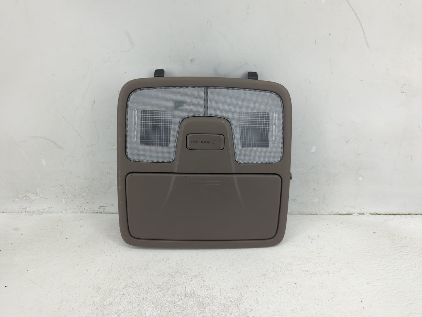 2010-2016 Hyundai Tucson Overhead Roof Console 1388868 - Oemusedautoparts1.com