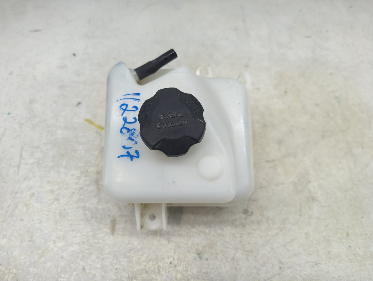 2014-2015 Hyundai Tucson Radiator Coolant Overflow Expansion Tank Bottle 1389995 - Oemusedautoparts1.com