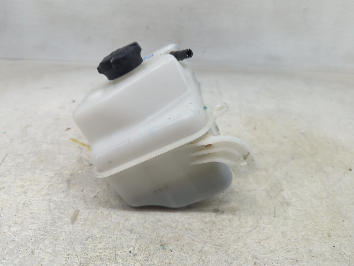 2014-2015 Hyundai Tucson Radiator Coolant Overflow Expansion Tank Bottle 1389995 - Oemusedautoparts1.com