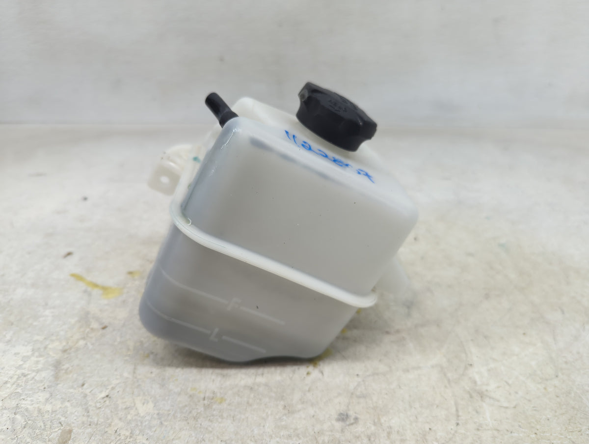 2014-2015 Hyundai Tucson Radiator Coolant Overflow Expansion Tank Bottle 1389995 - Oemusedautoparts1.com