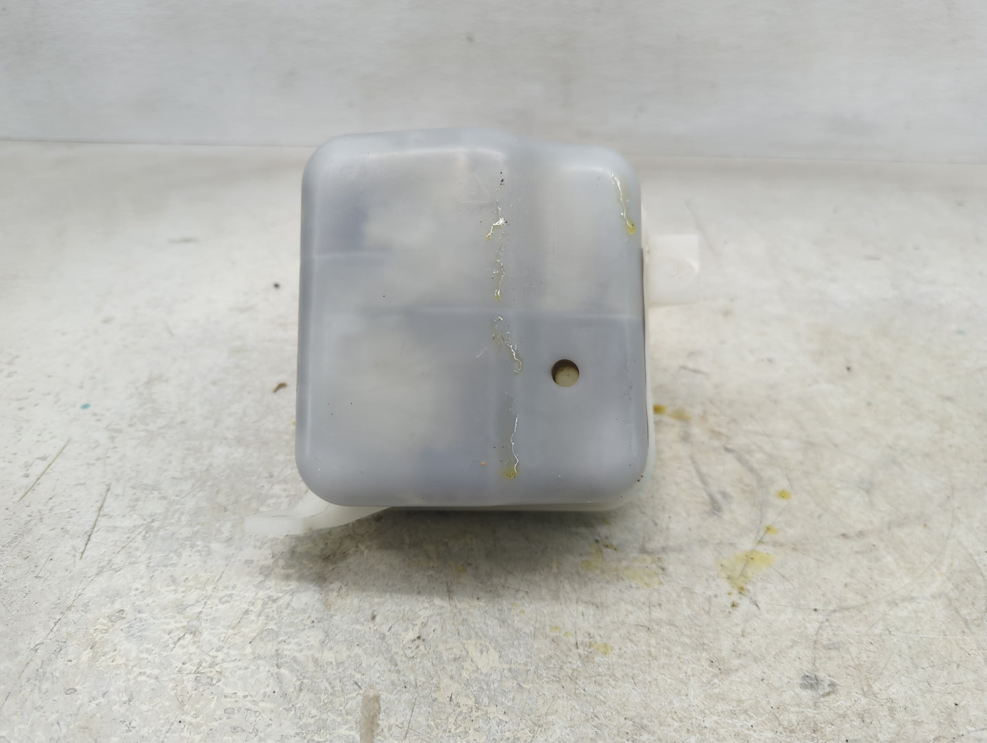2014-2015 Hyundai Tucson Radiator Coolant Overflow Expansion Tank Bottle 1389995 - Oemusedautoparts1.com