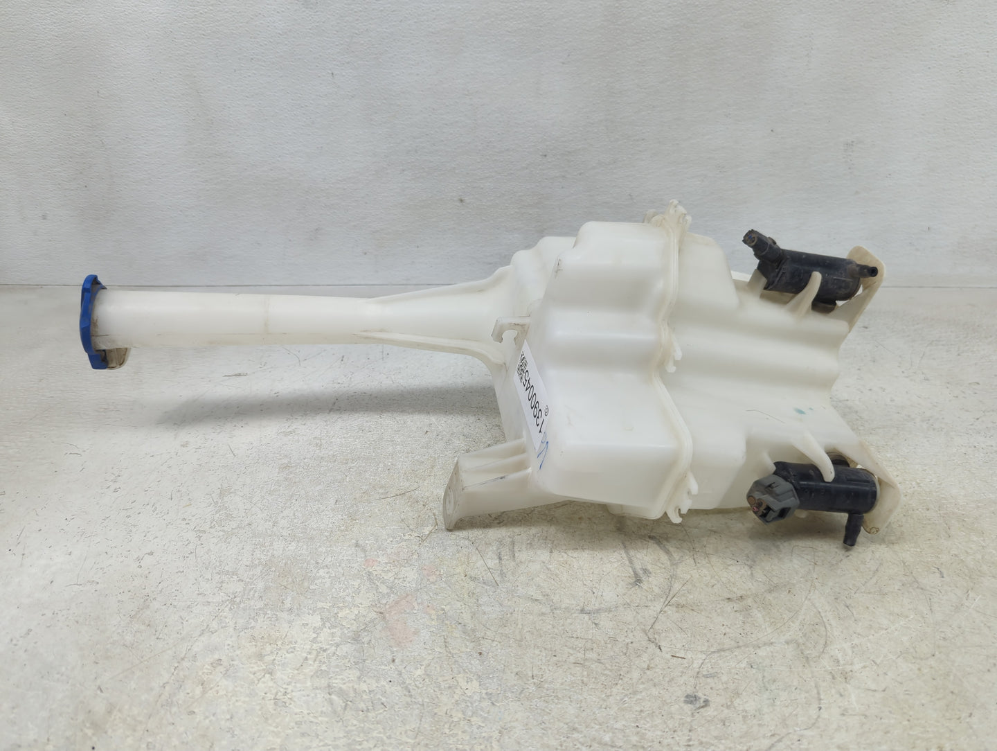 2014-2015 Hyundai Tucson Windshield Washer Fluid Reservoir Bottle Oem - Oemusedautoparts1.com