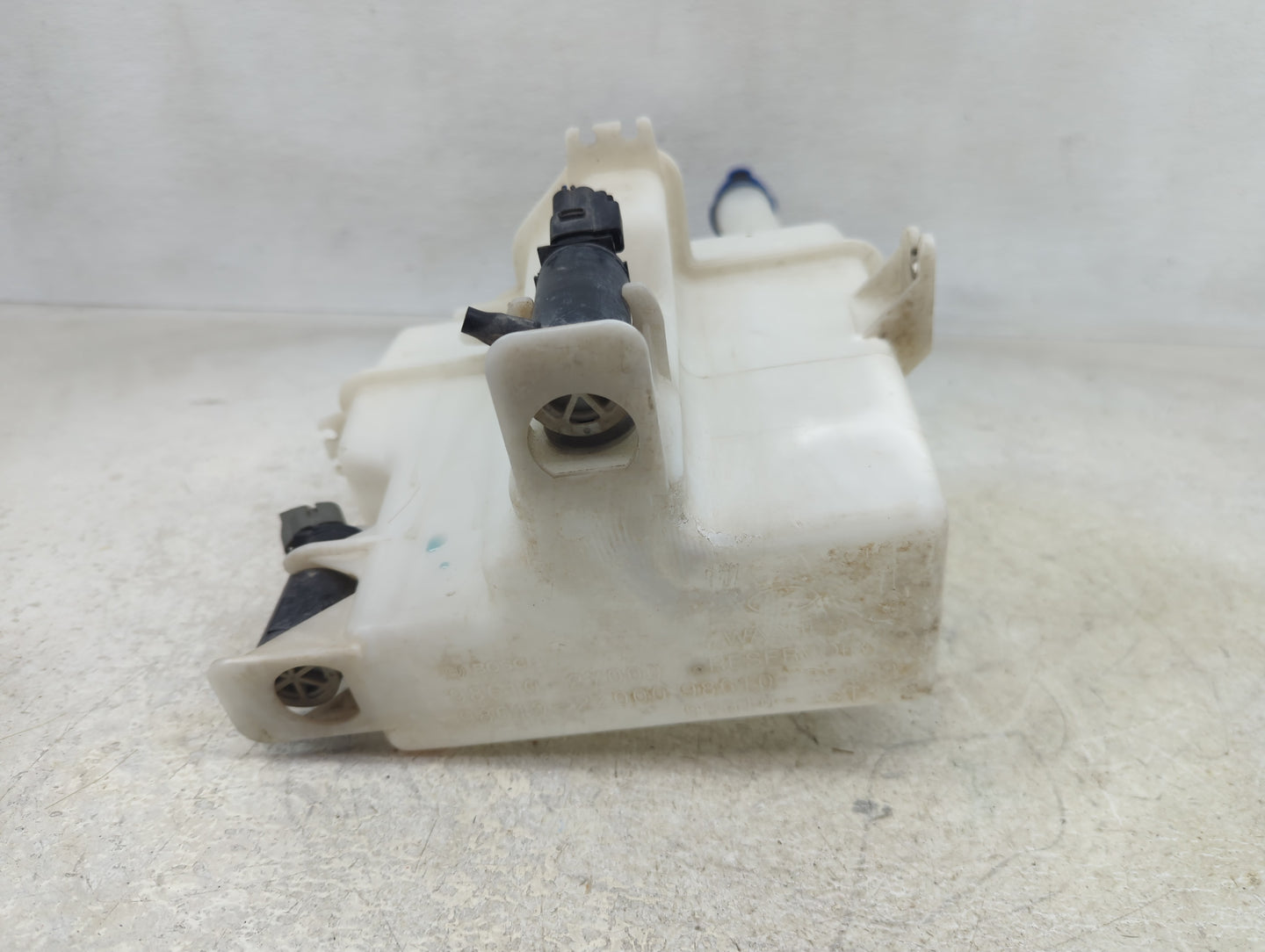 2014-2015 Hyundai Tucson Windshield Washer Fluid Reservoir Bottle Oem - Oemusedautoparts1.com