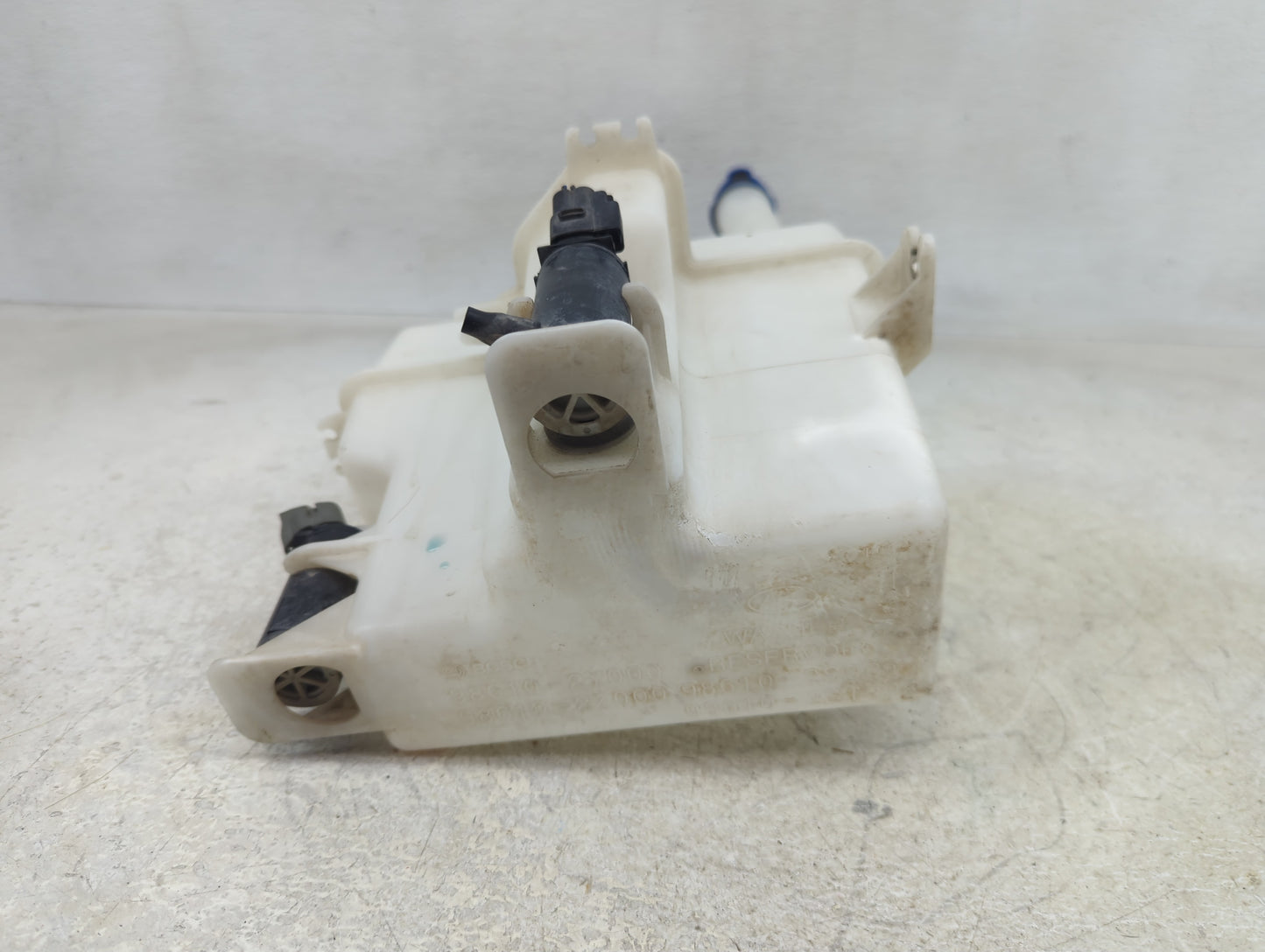 2014-2015 Hyundai Tucson Windshield Washer Fluid Reservoir Bottle Oem - Oemusedautoparts1.com
