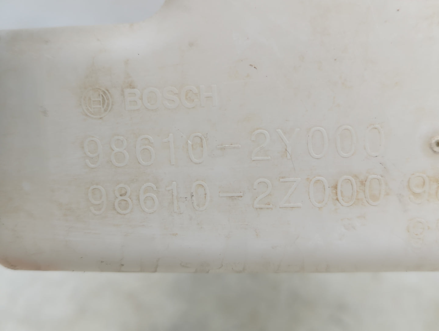2014-2015 Hyundai Tucson Windshield Washer Fluid Reservoir Bottle Oem - Oemusedautoparts1.com