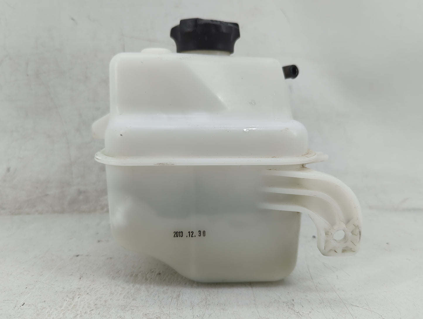 2014-2015 Hyundai Tucson Radiator Coolant Overflow Expansion Tank Bottle - Oemusedautoparts1.com
