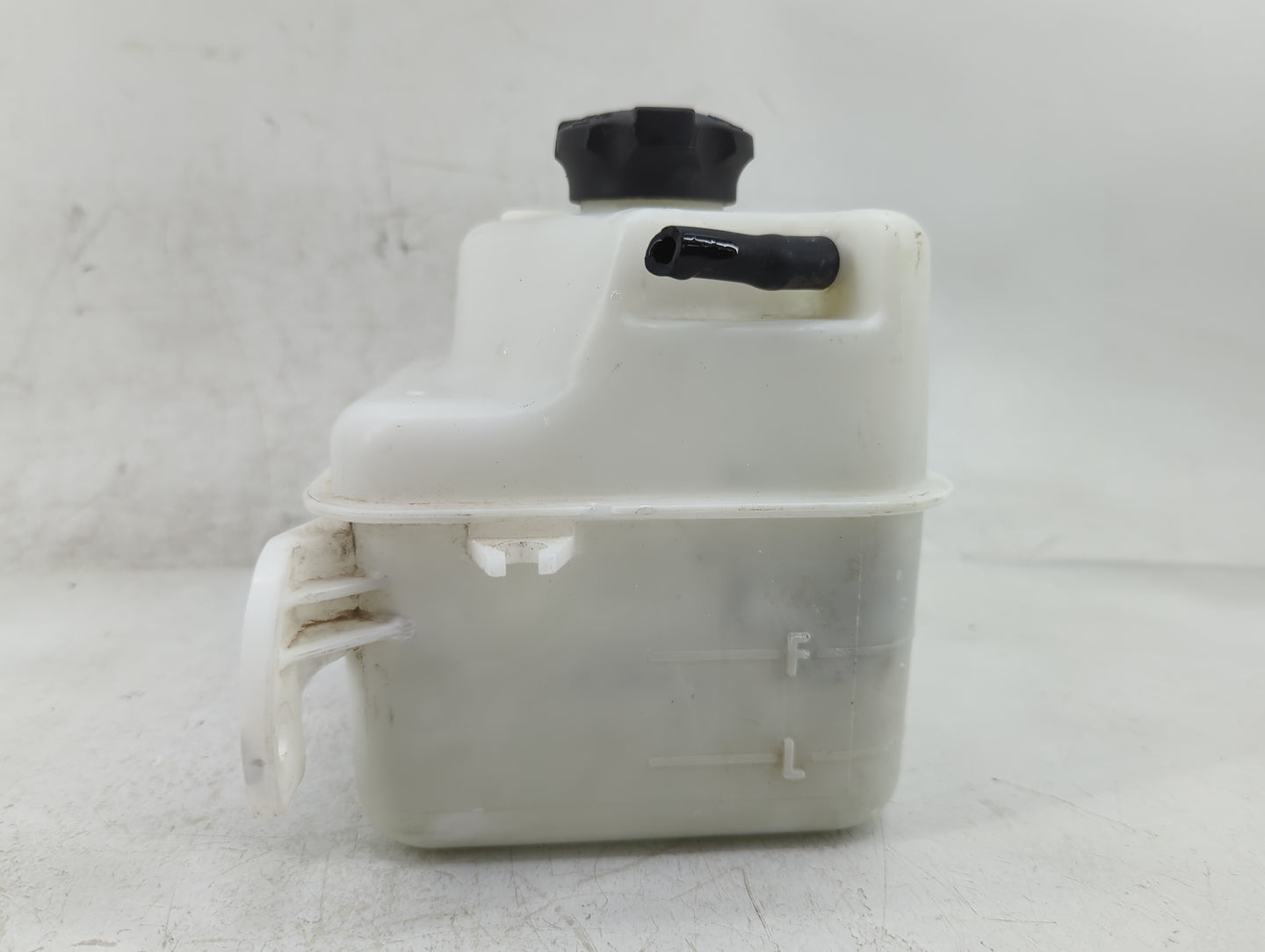 2014-2015 Hyundai Tucson Radiator Coolant Overflow Expansion Tank Bottle - Oemusedautoparts1.com