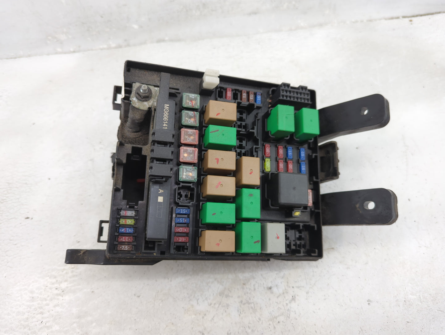 2014-2015 Hyundai Tucson Fusebox Fuse Box Panel Relay Module Fits Fits 2014 2015 OEM Used Auto Parts - Oemusedautoparts1.com