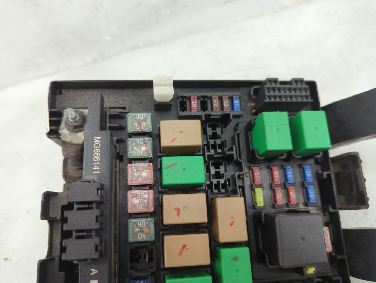 2014-2015 Hyundai Tucson Fusebox Fuse Box Panel Relay Module Fits Fits 2014 2015 OEM Used Auto Parts - Oemusedautoparts1.com