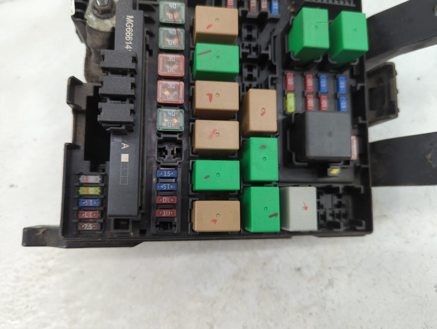 2014-2015 Hyundai Tucson Fusebox Fuse Box Panel Relay Module Fits Fits 2014 2015 OEM Used Auto Parts - Oemusedautoparts1.com