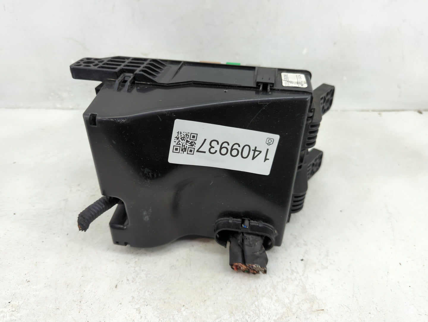 2014-2015 Hyundai Tucson Fusebox Fuse Box Panel Relay Module Fits Fits 2014 2015 OEM Used Auto Parts - Oemusedautoparts1.com
